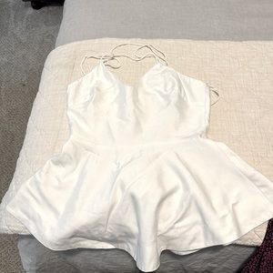 STYLESPOTTER white top, zip closure in back, cross cross straps , XS